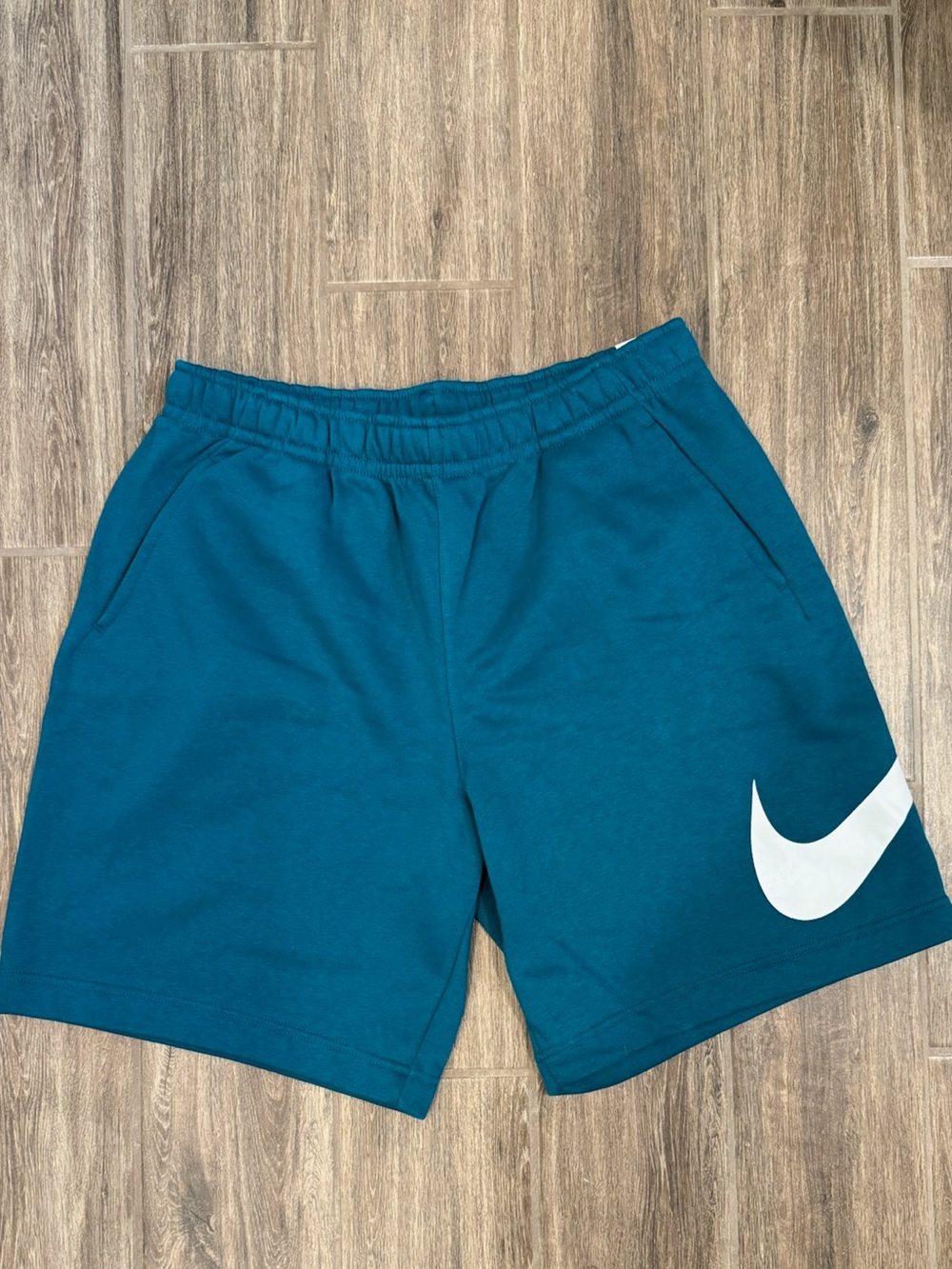 BRAND NEW Large Nike Men's Sportswear Club Graphic Fleece Shorts MSRP $45